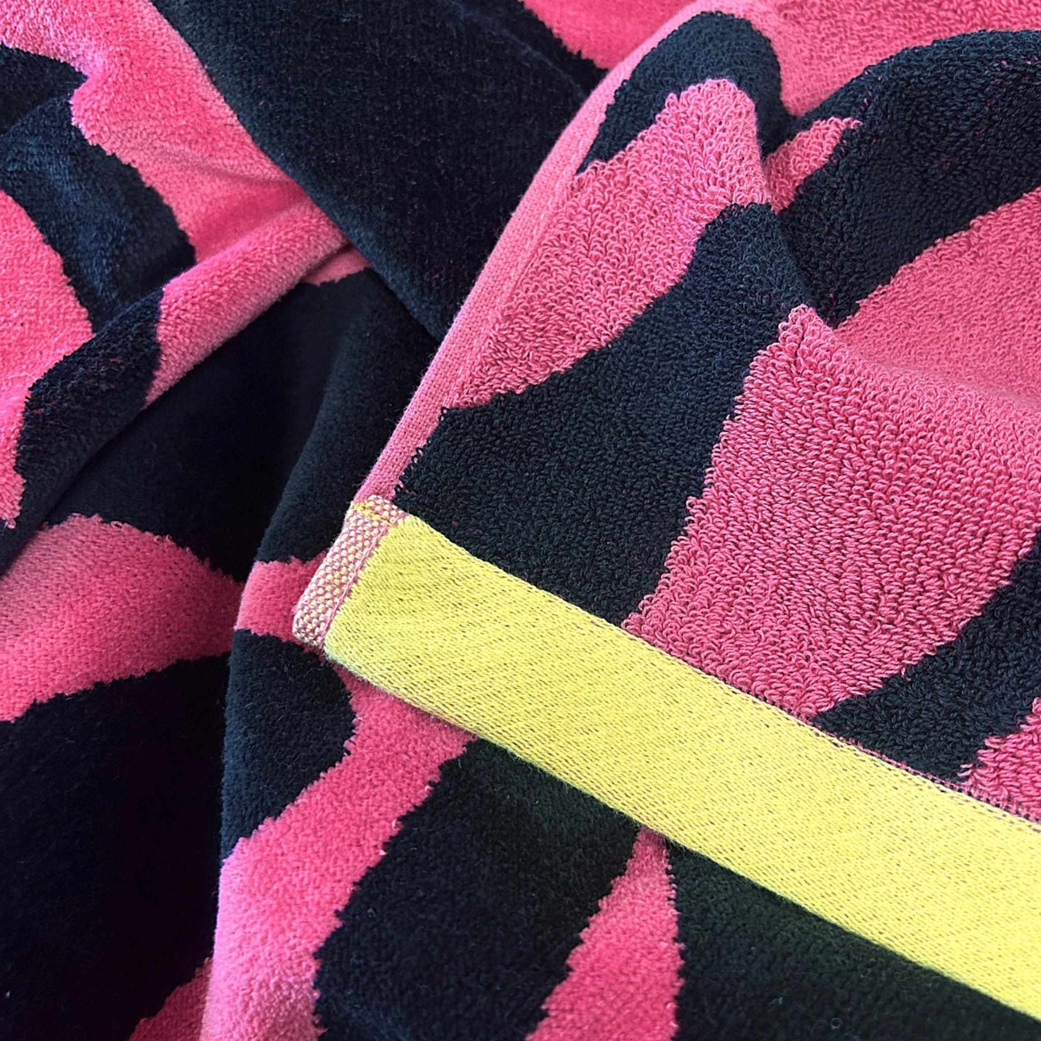Zebramönstrat Strandlakan - Rosa & Svart